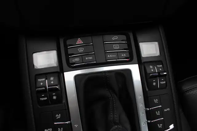 Porsche Macan view 26