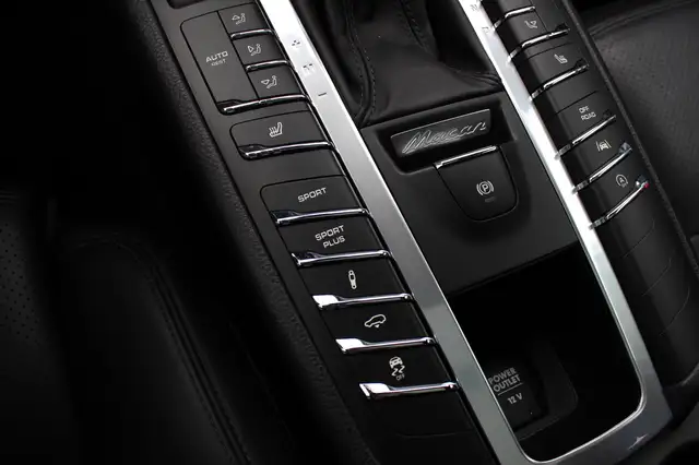 Porsche Macan view 27