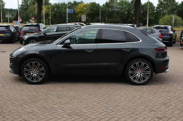 Porsche Macan view 7