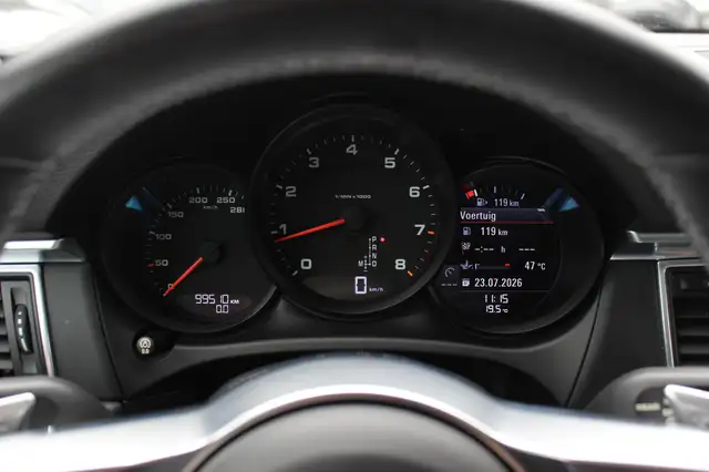 Porsche Macan view 18