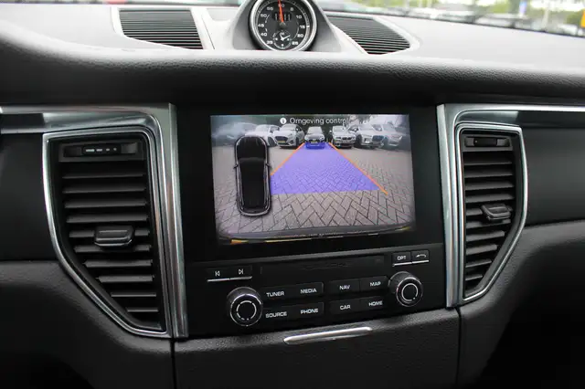 Porsche Macan view 24