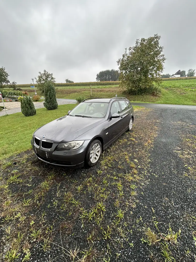 BMW 318 318d Touring Österreich-Paket - 1