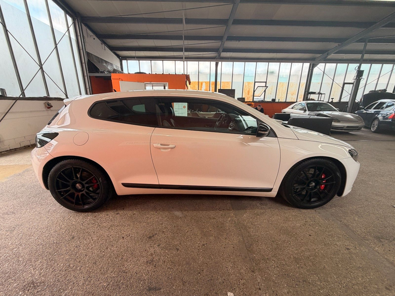 Volkswagen Scirocco 2.0 TSI 155 kW Sport-Paket 18" OZ — photo 4