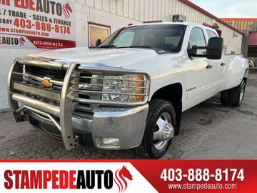 DUALLY DURAMAX 6.6L DIESEL 4X4 8 FOOT BED CREW CAB