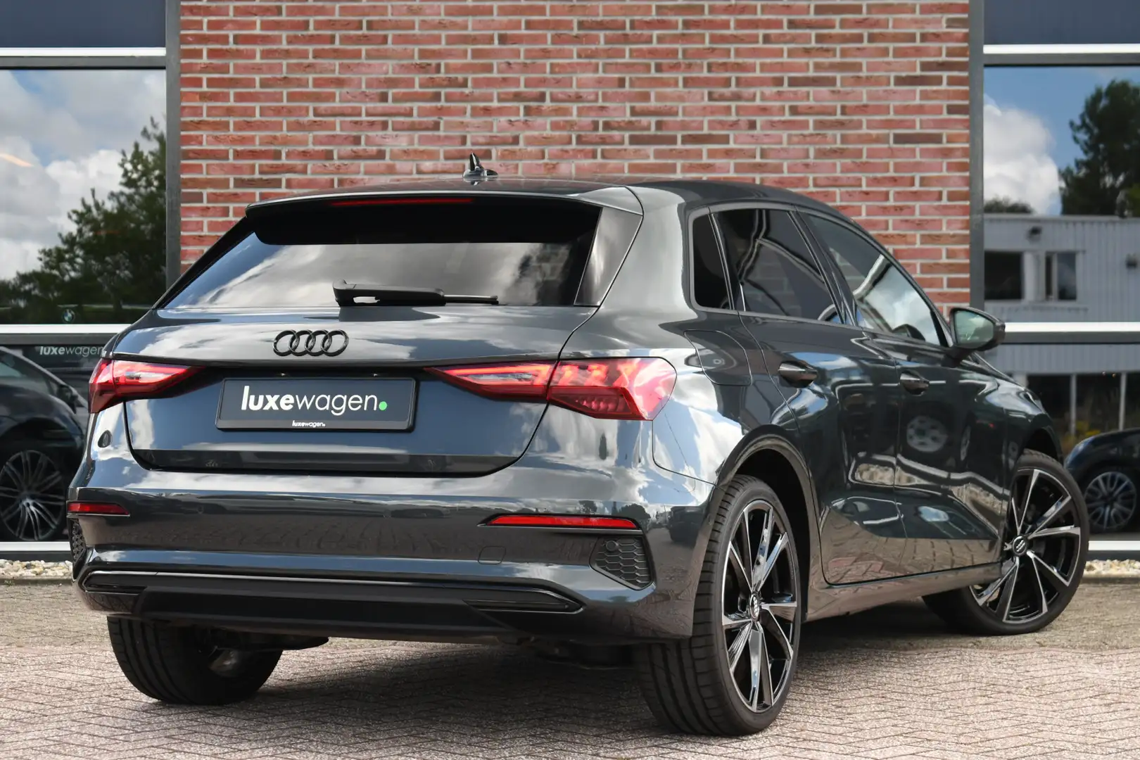 Audi A3 Sportback 40 TFSI e S-zetels ACC Head-up 19inch El Grijs - 2