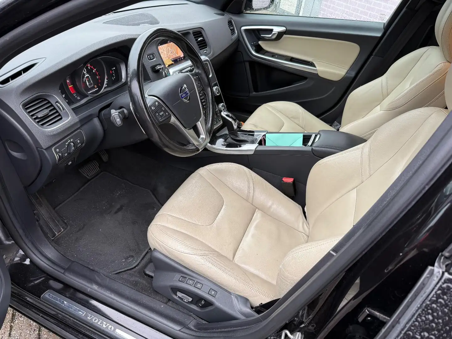 Volvo V60 2.0 T4 Polar+ Dynamic | Adaptive cruise control | Noir - 2