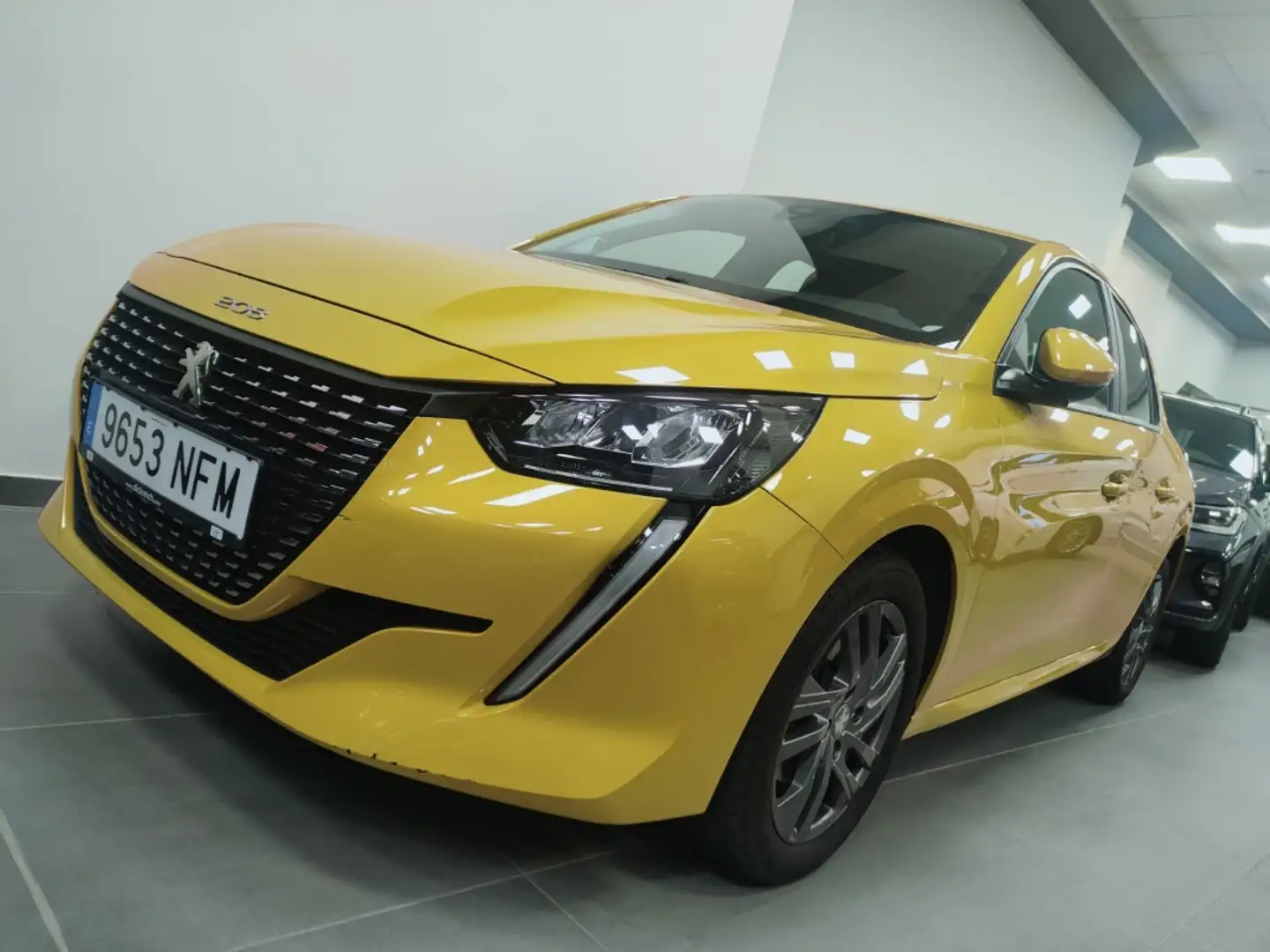 Peugeot 208 1.5 BlueHDi S&S Allure Pack 100 Geel - 1