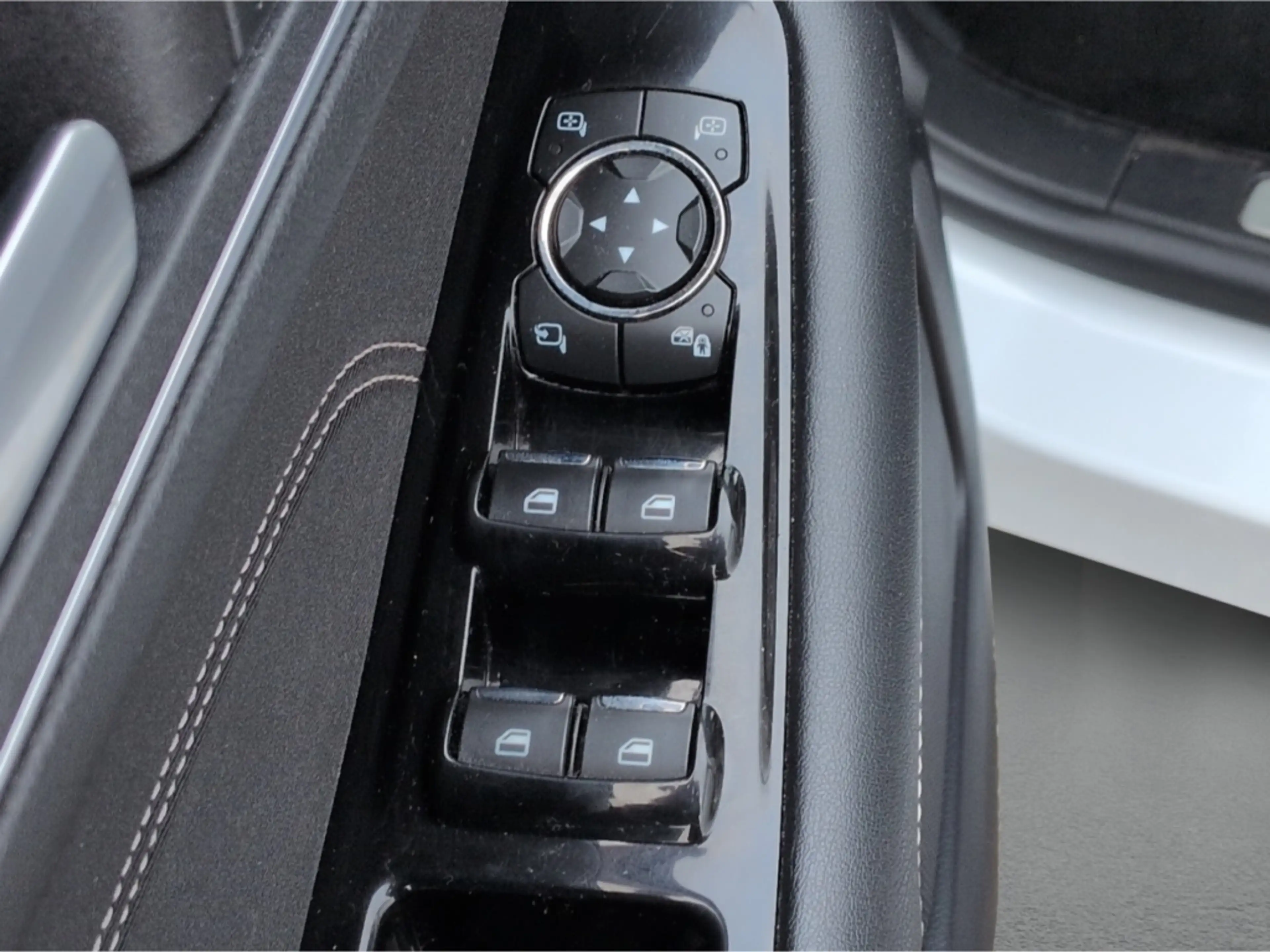 Ford Edge Titanium AWD 2.0D*AHK Panodach ACC B&O Navi — photo 15