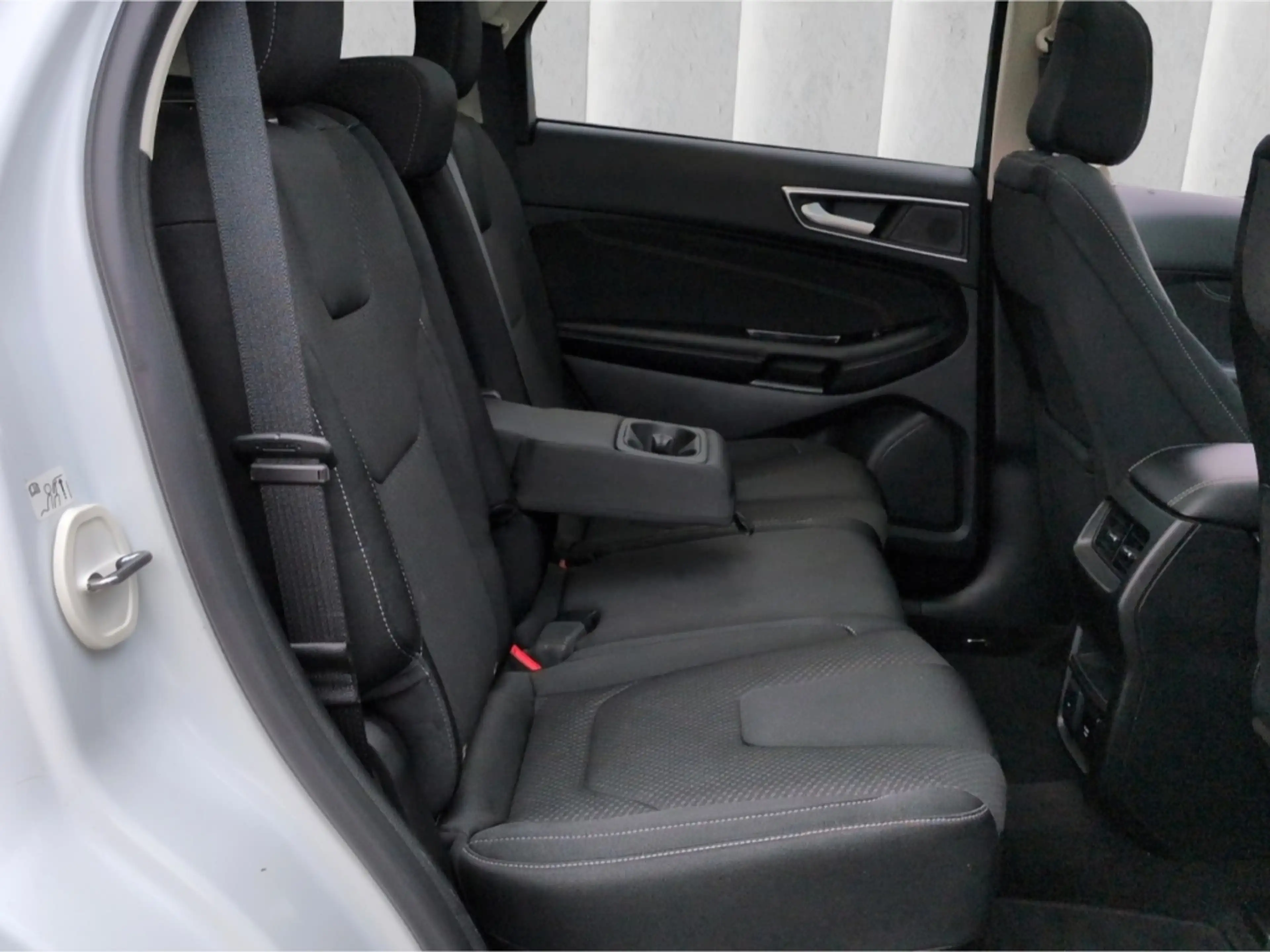 Ford Edge Titanium AWD 2.0D*AHK Panodach ACC B&O Navi — photo 8