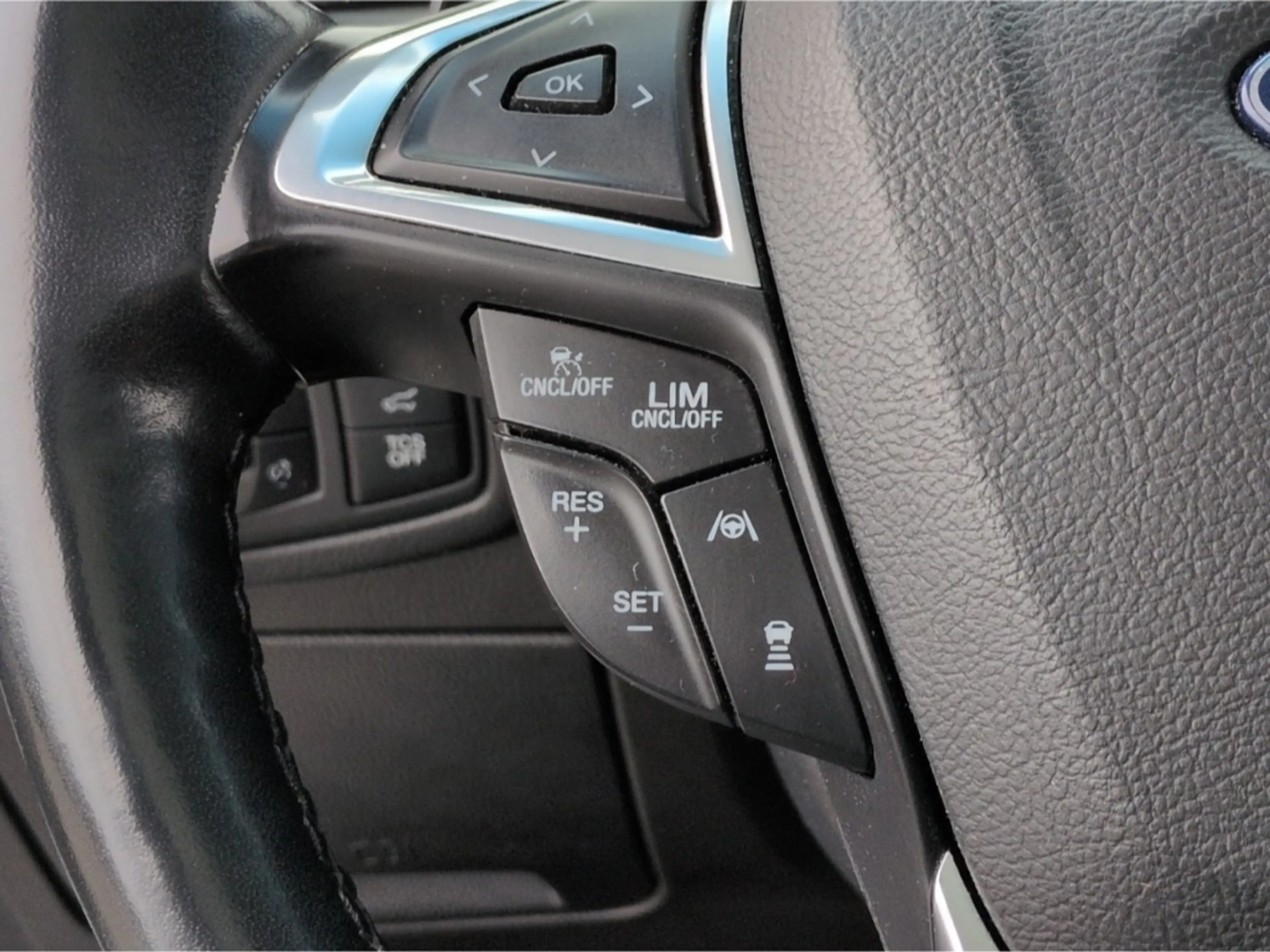 Ford Edge Titanium AWD 2.0D*AHK Panodach ACC B&O Navi — photo 13