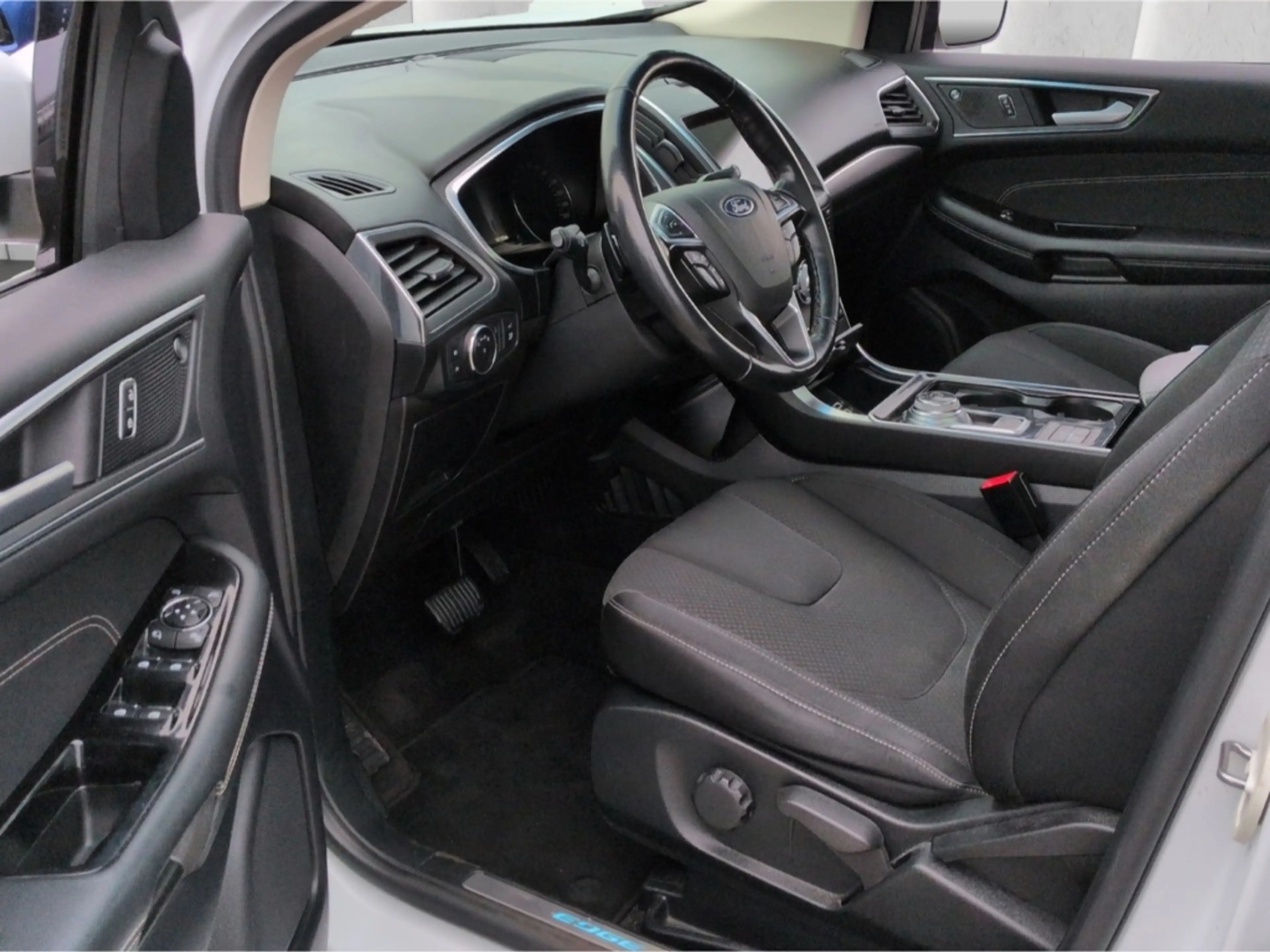 Ford Edge Titanium AWD 2.0D*AHK Panodach ACC B&O Navi — photo 4