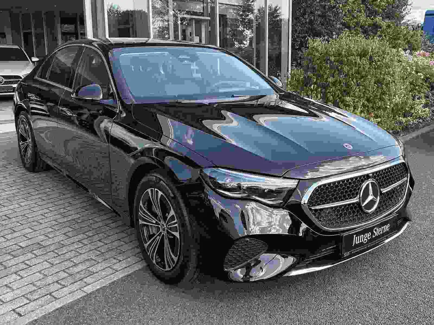 Mercedes-Benz E 450 d 4M Limousine Avantgarde MBUX+360°+18 Schwarz - 2