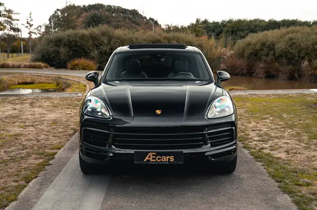 Porsche Cayenne view 8