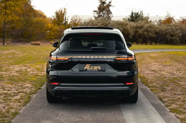 Porsche Cayenne view 7