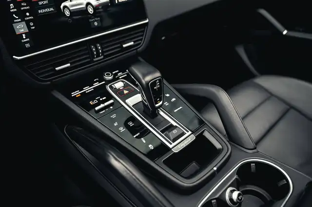 Porsche Cayenne view 15
