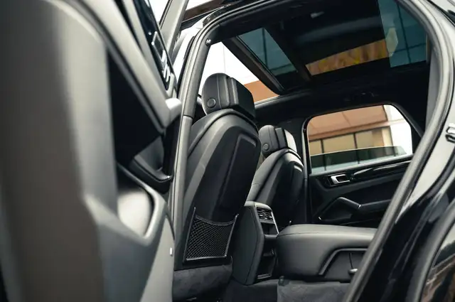 Porsche Cayenne view 10
