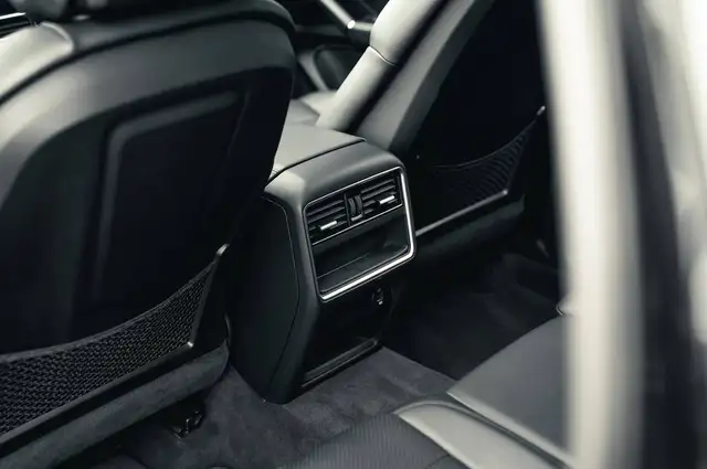 Porsche Cayenne view 9