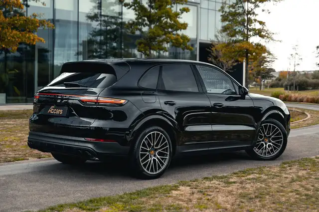 Porsche Cayenne view 3