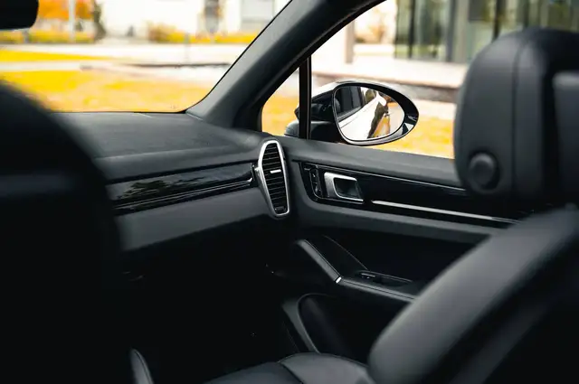 Porsche Cayenne view 12