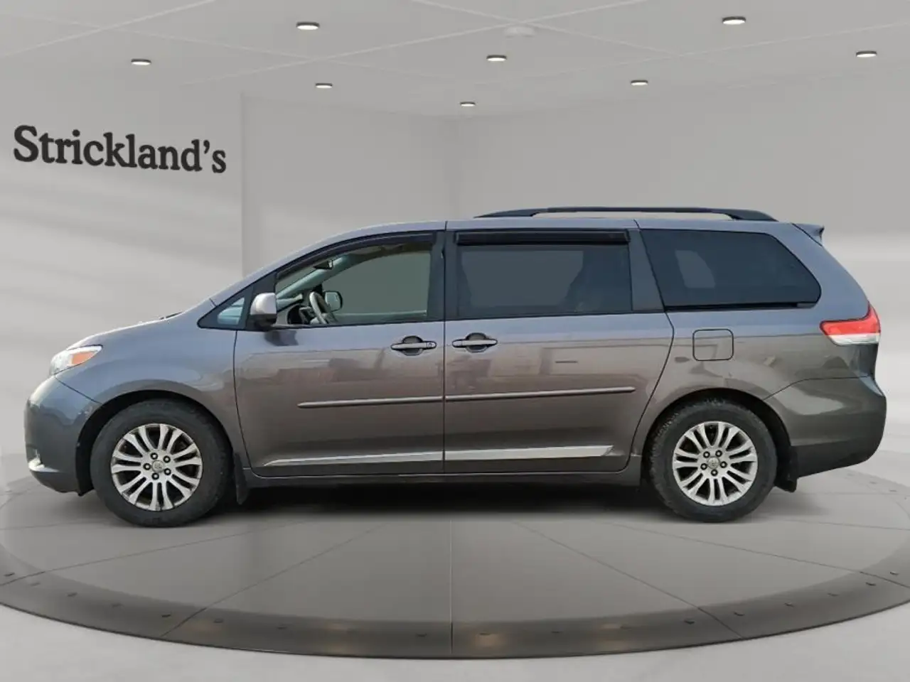 Toyota Sienna снимка Toyota Sienna