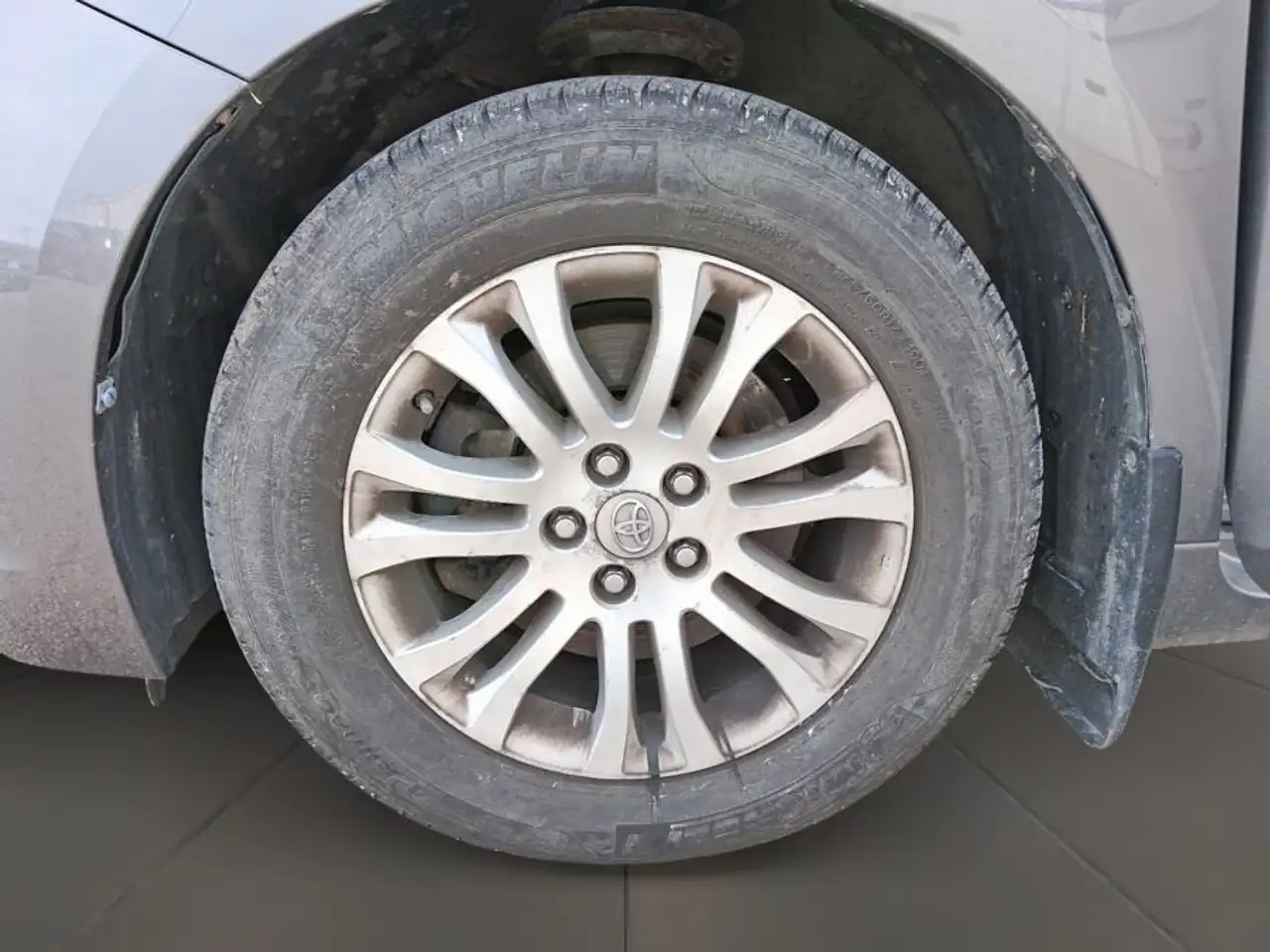 Toyota Sienna снимка Toyota Sienna
