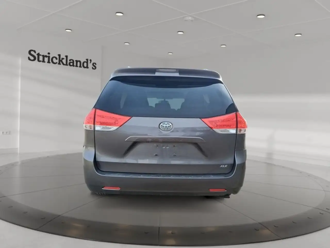 Toyota Sienna снимка Toyota Sienna