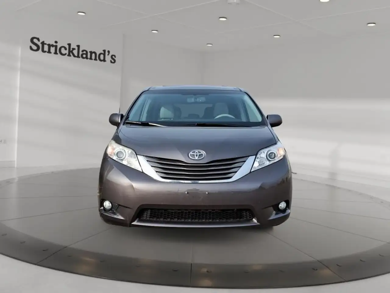 Toyota Sienna снимка Toyota Sienna