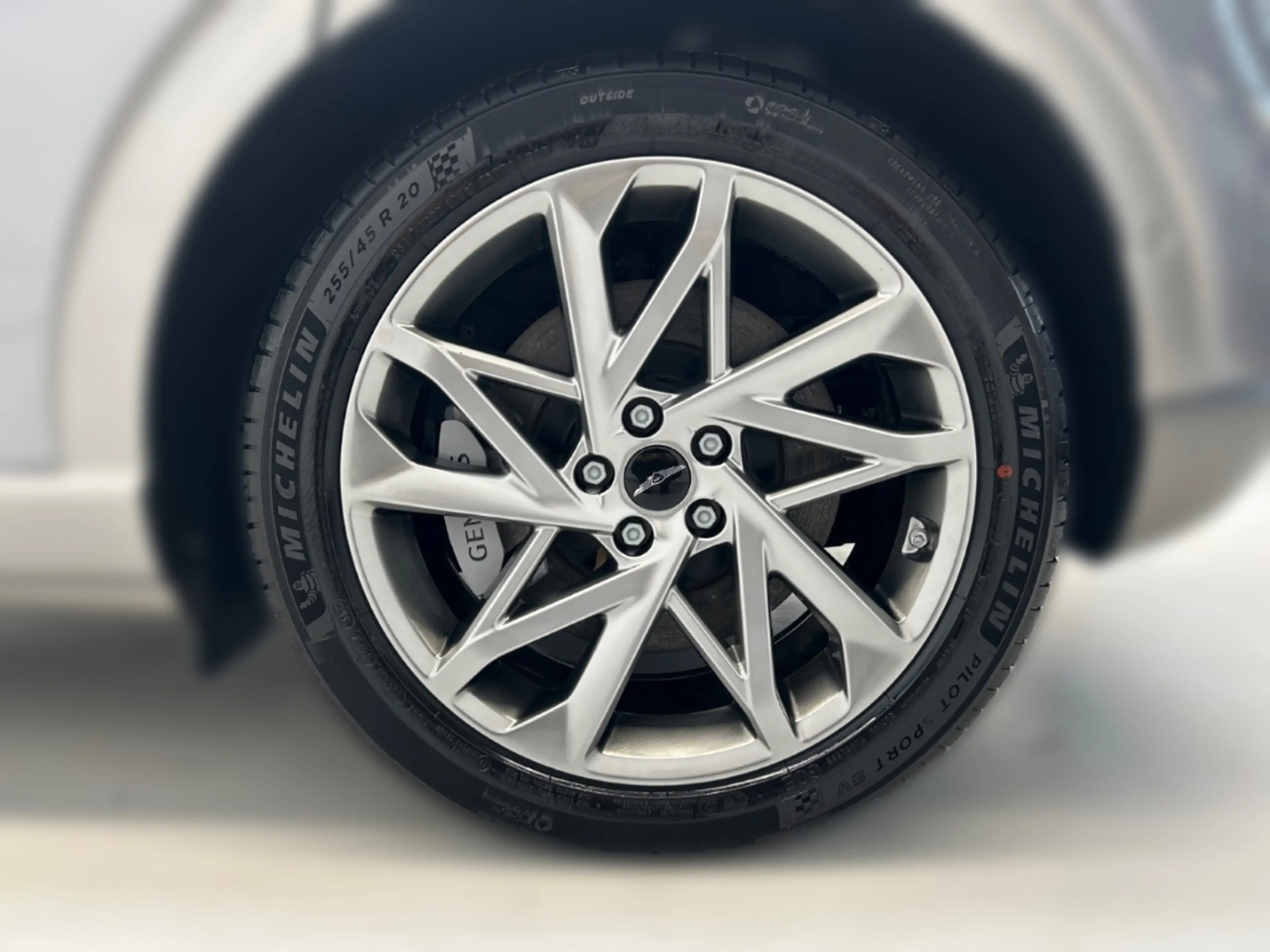 Genesis GV60 Sport Elektro 4WD Panorama Memory Sitze Soundsyste — photo 9