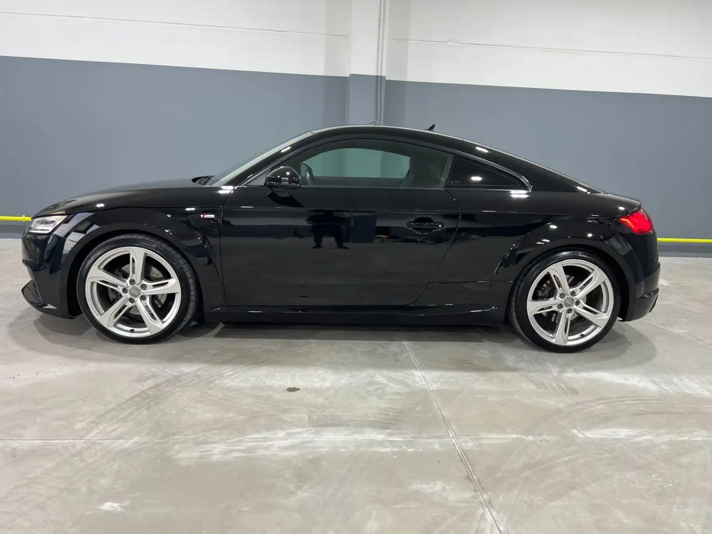 Audi TT Coupé 2,0 TFSI quattro Sport S-tronic Schwarz - 2