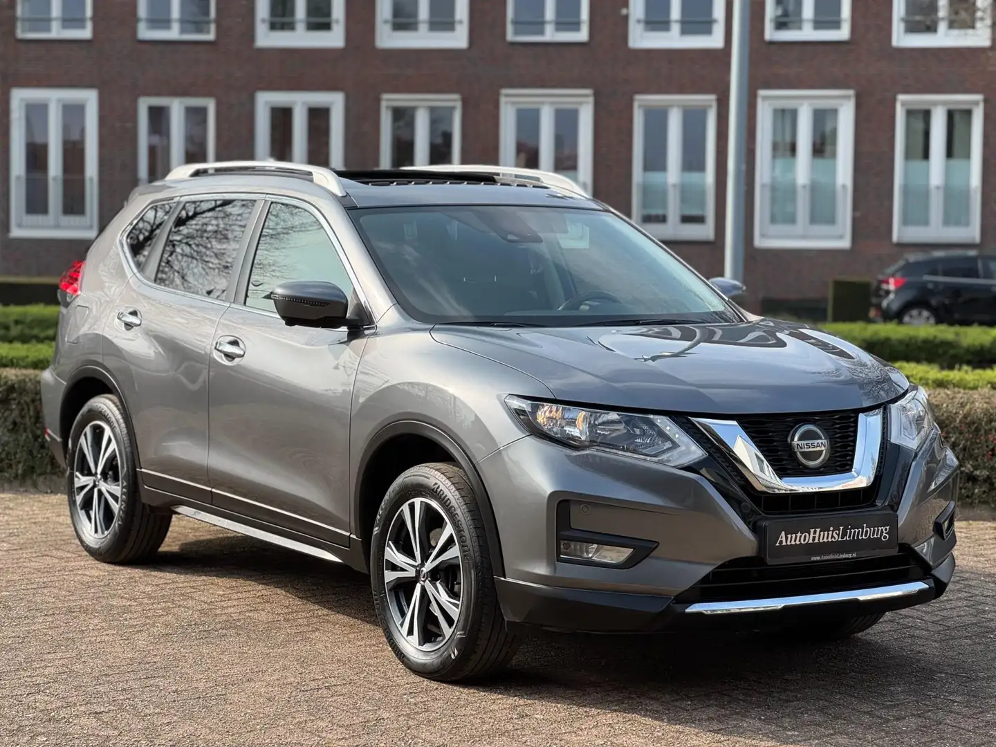 Nissan X-Trail 1.3 DIG-T N-Connecta|Camera|Navigatie|Pano|Trekhaa Grijs - 2