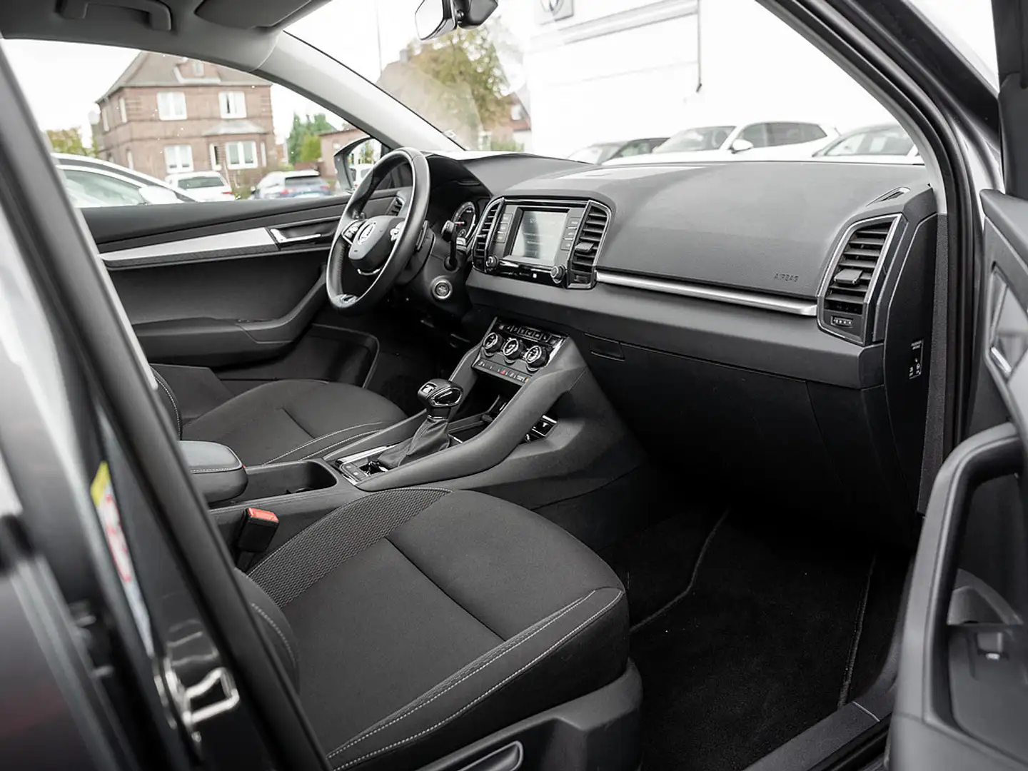 Skoda Karoq 1.5 TSI Ambition DSG KLIMA PDC SHZ MFL Grau - 2