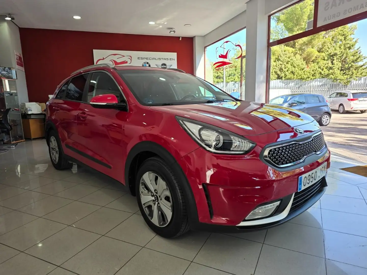 Kia Niro 1.6 GDi Híbrido Concept Rojo - 1