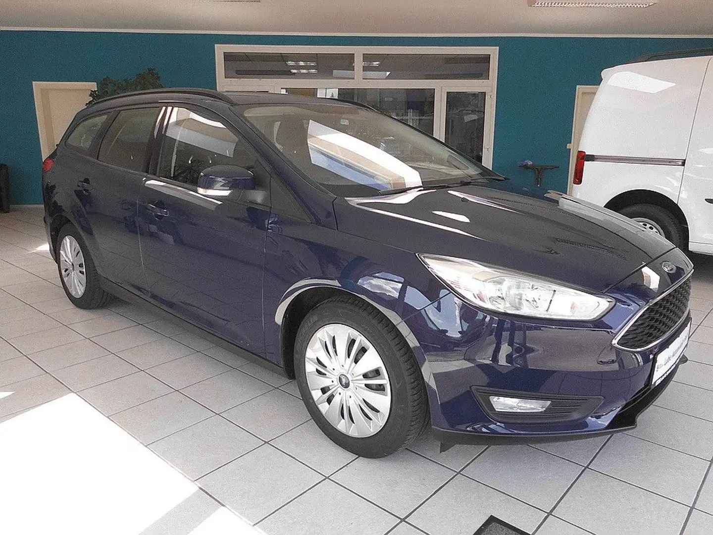 Ford Focus Turnier Trend AHK 1.Hand Orig. 59tkm. Bleu - 2