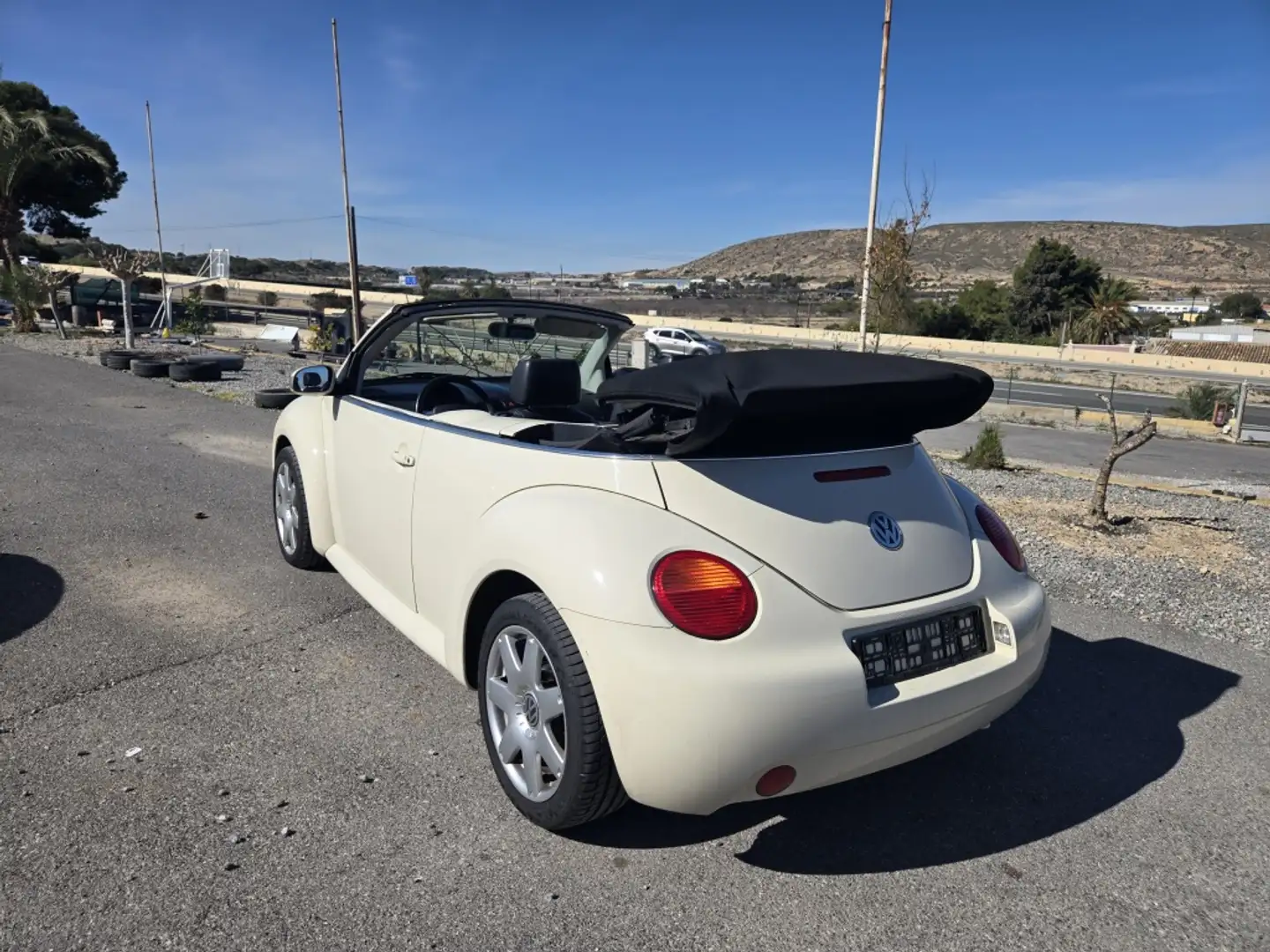 Volkswagen Beetle 2.0 Aut. Бежевый  - 2