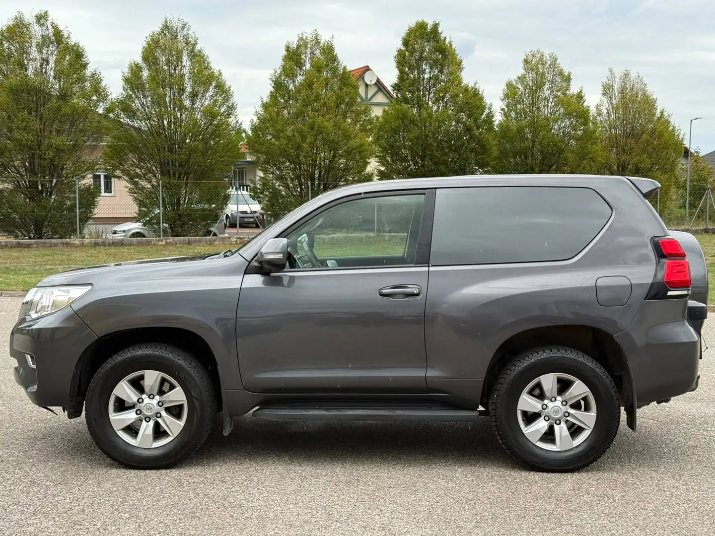 Toyota Land Cruiser Prado 2,8 D-4D Grau - 2