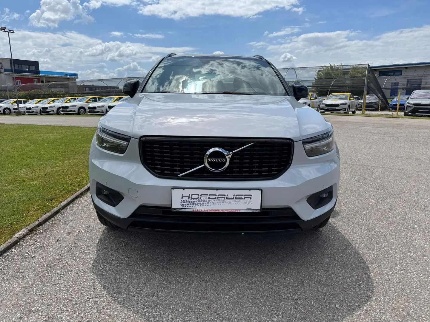 Volvo XC40 R Design Recharge Plug-In Hybrid 2WD Plateado - 2
