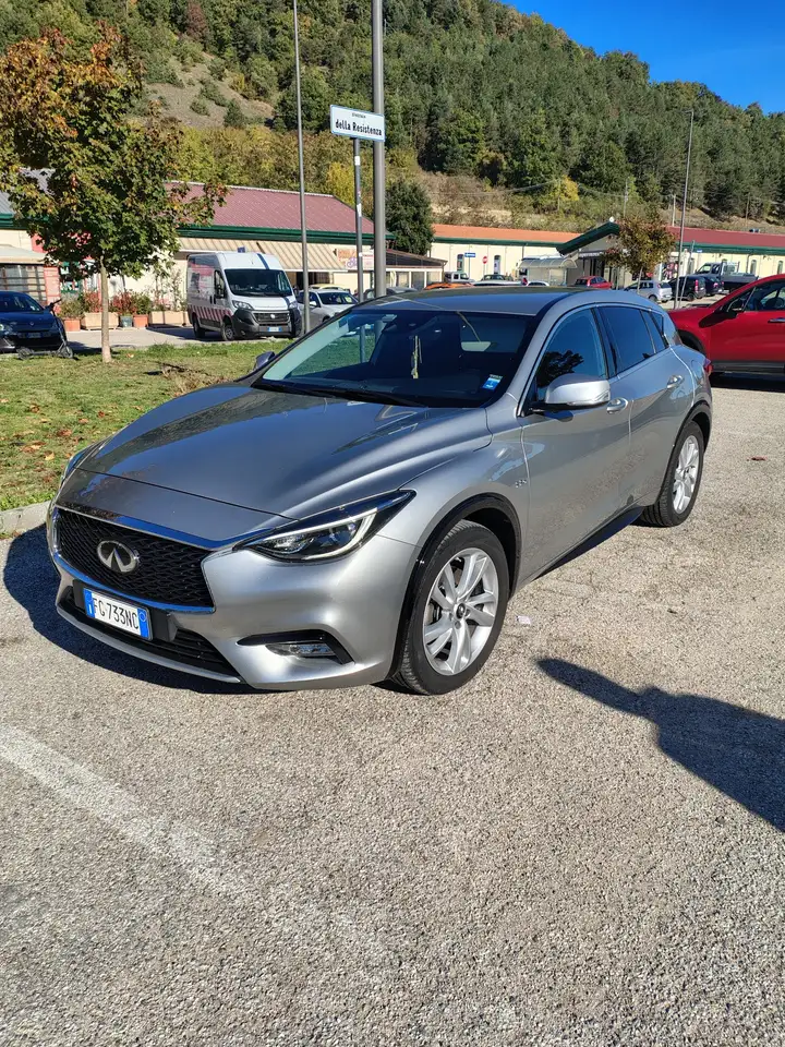 Infiniti Q30