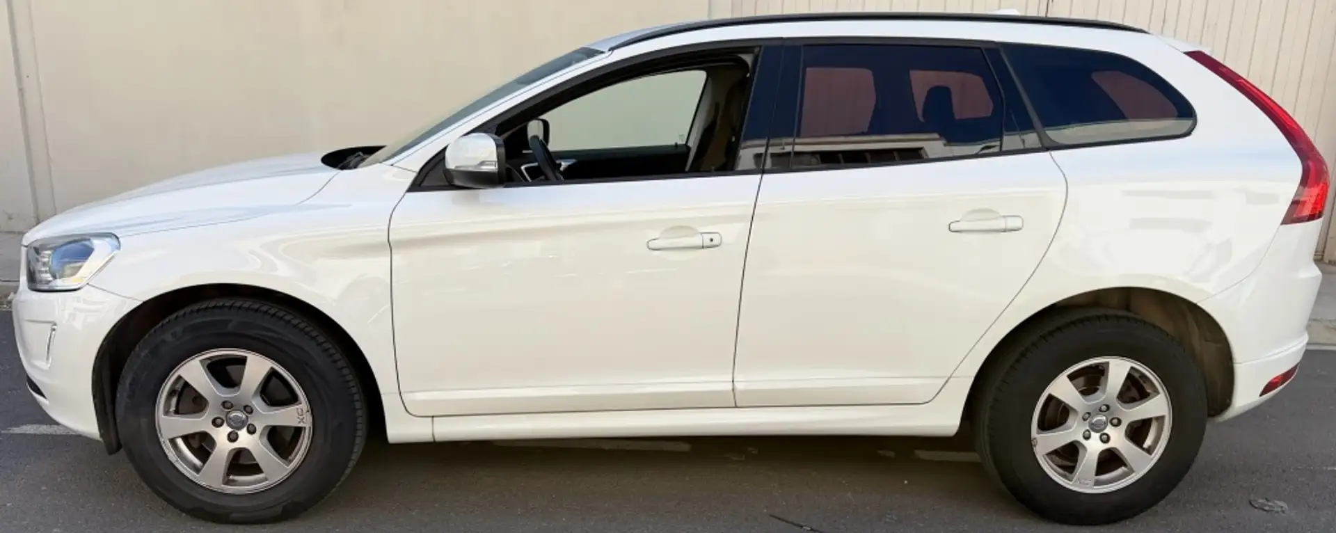 Volvo XC60 D3 Momentum 136 Blanco - 2