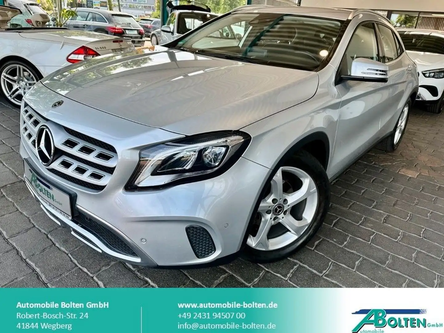 Mercedes-Benz GLA 180 DCT Urban-AHK-LED-Leder-PTS-Navi Silber - 1