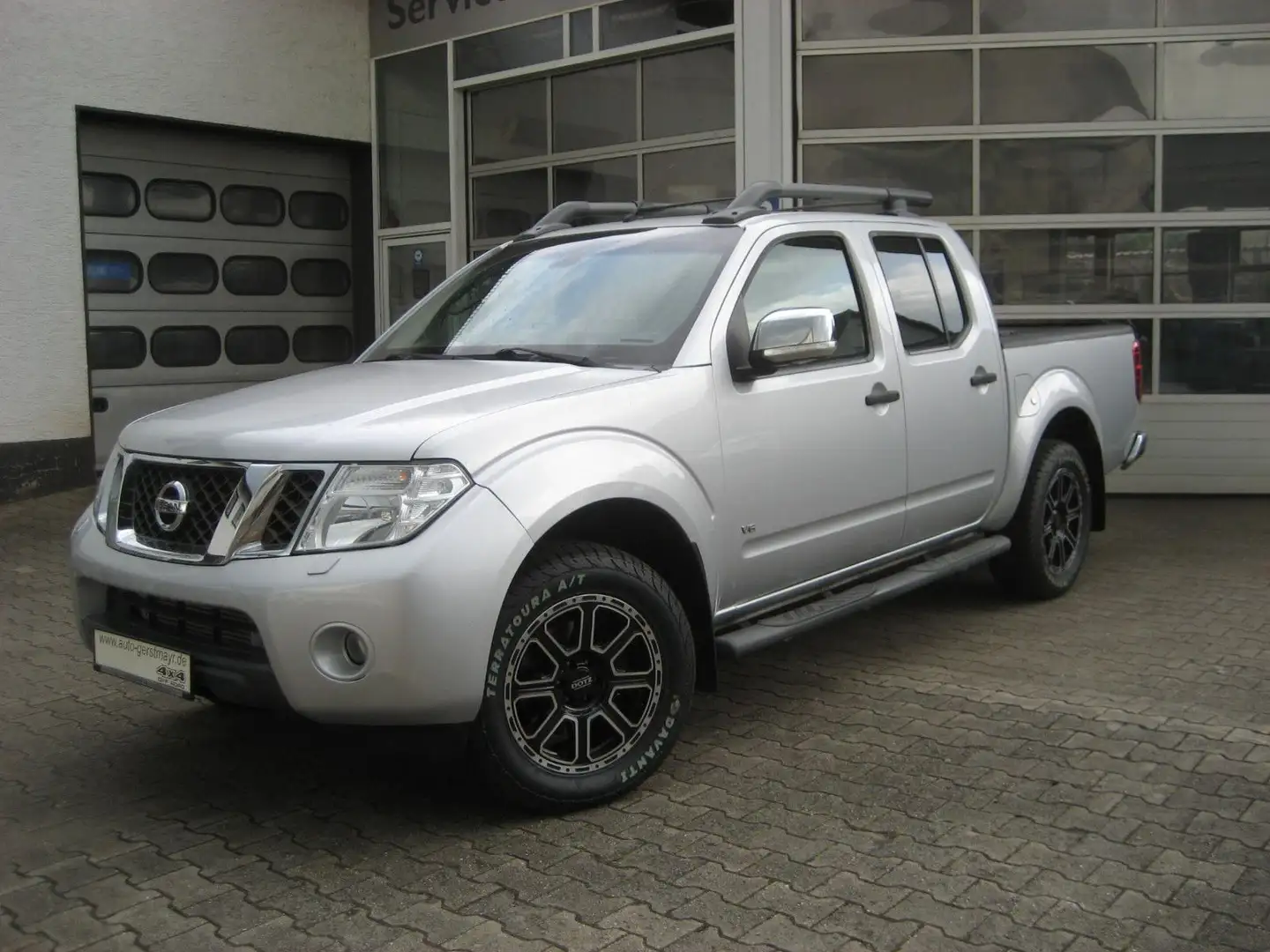 Nissan Navara Pickup Double Cab V6 4X4 -Standhzg- AHK - Ezüst - 1