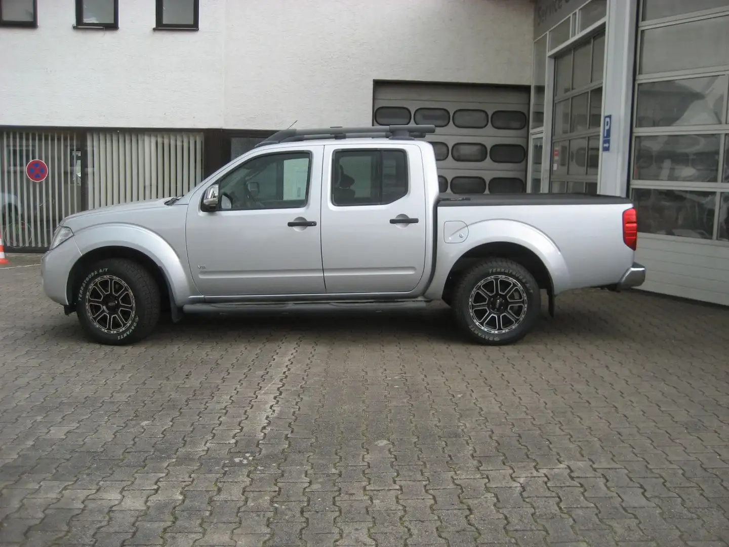 Nissan Navara Pickup Double Cab V6 4X4 -Standhzg- AHK - Ezüst - 2