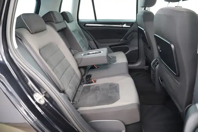 Volkswagen Golf view 12