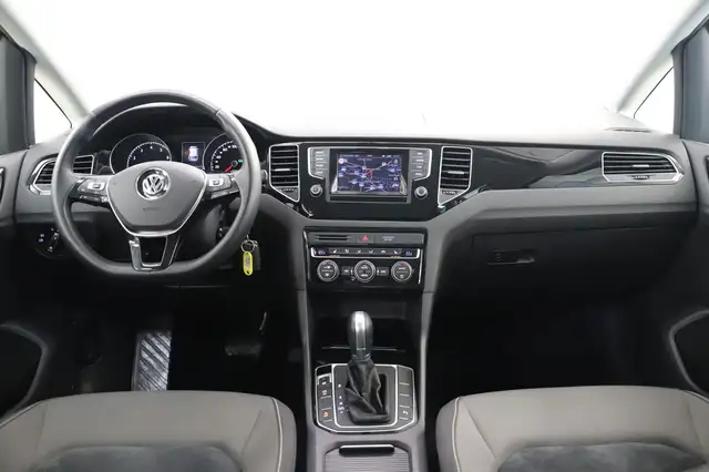 Volkswagen Golf view 14