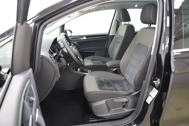 Volkswagen Golf view 9