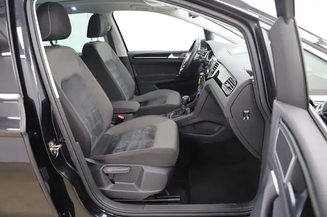 Volkswagen Golf view 10
