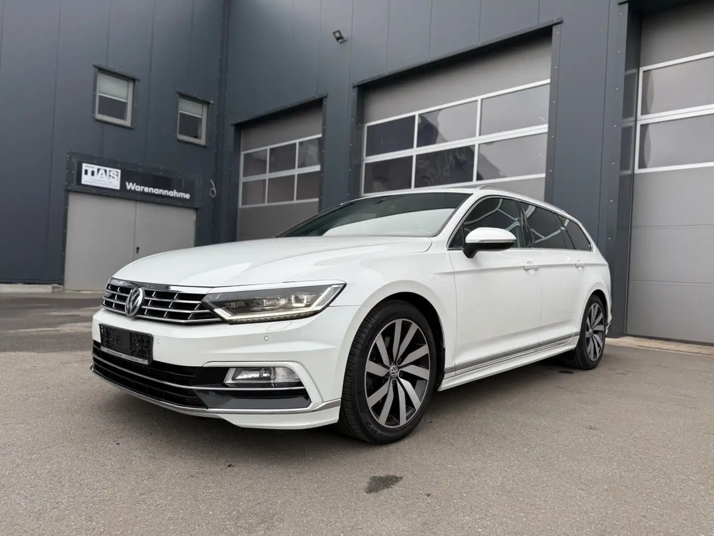 Volkswagen Passat Variant 2.0TDI 3xR-LINE,LED,Keyless,DCC Weiß - 2