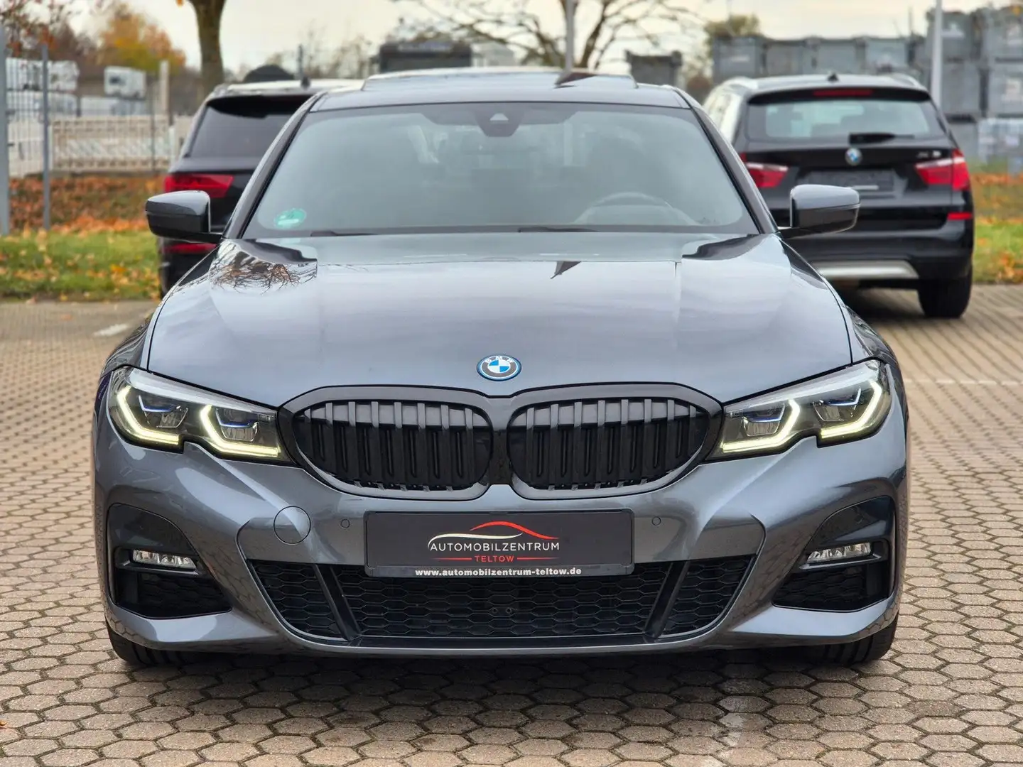 BMW 330 e M Sport Laser/HuD/LiveCockpit/Ambiente/HiFi Grau - 2