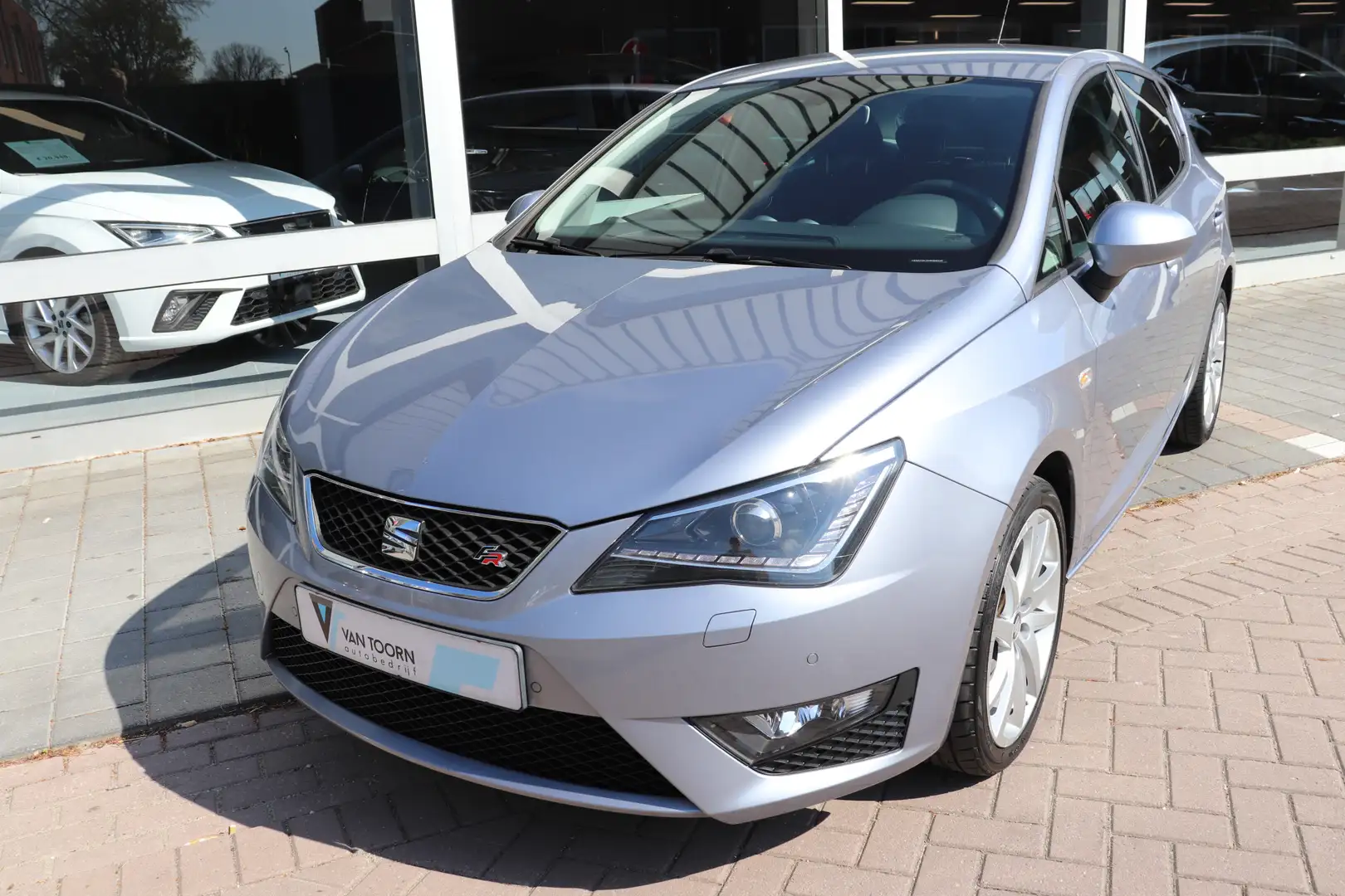 SEAT Ibiza 1.0 EcoTSI FR Connect. Navigatie Gris - 2