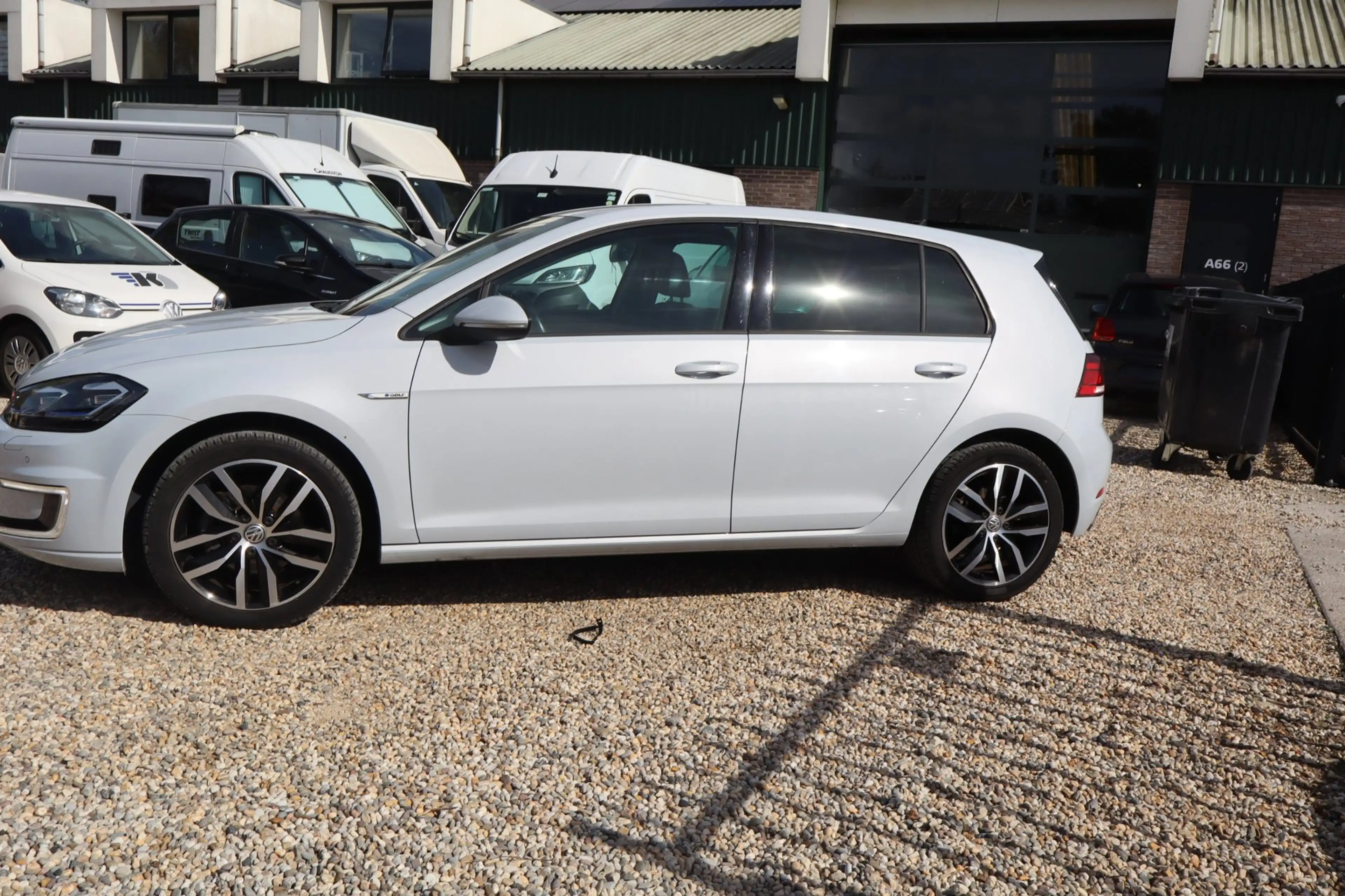 Volkswagen e-Golf E-Golf — photo 6