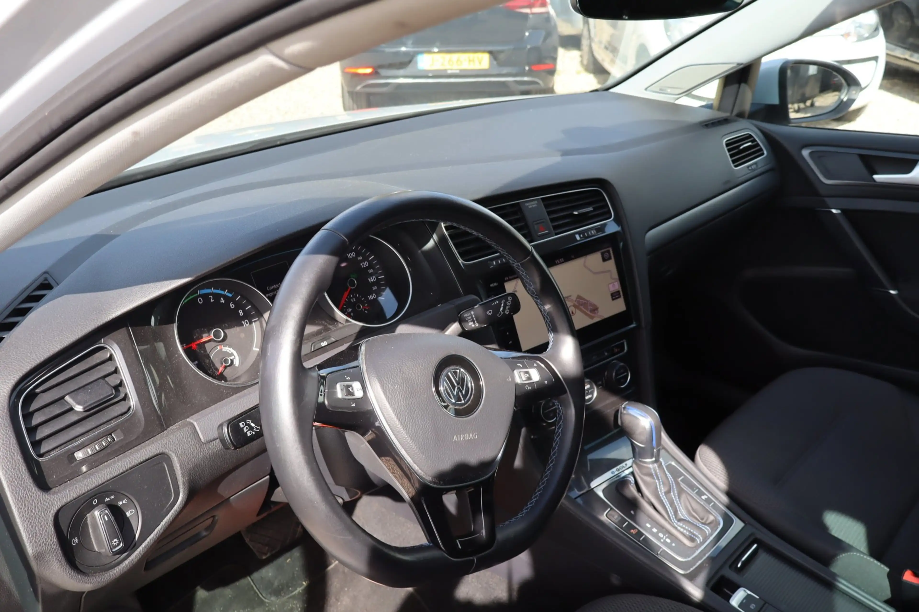 Volkswagen e-Golf E-Golf — photo 13